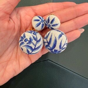 Rebecca de Ravenel blue and white les bonbons flowers dangle clip on earrings